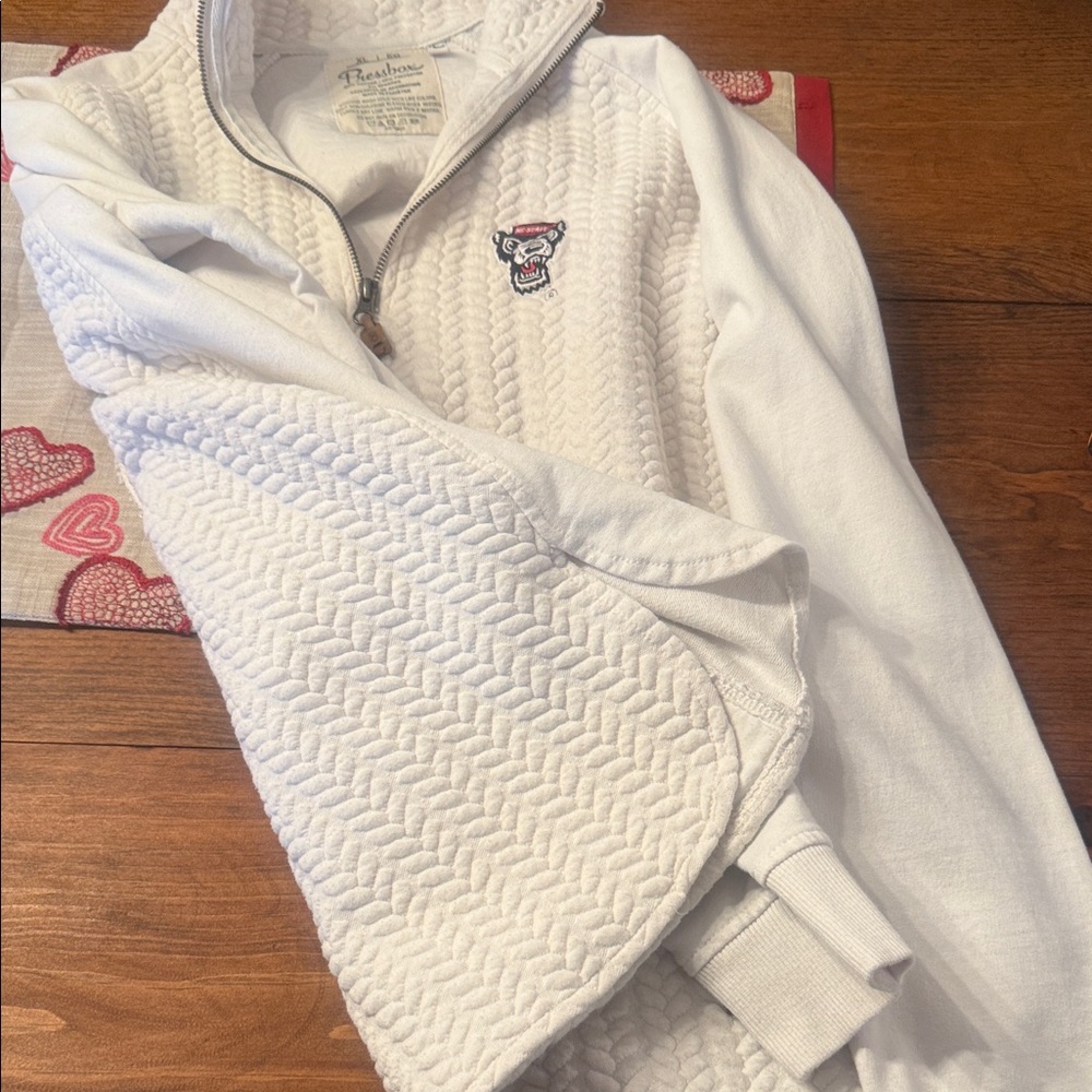 Pressbox White Quilted Pullover - image 4